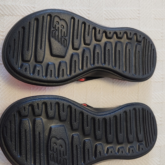 New Balance Fli Flops Size 11 - Picture 2 of 3